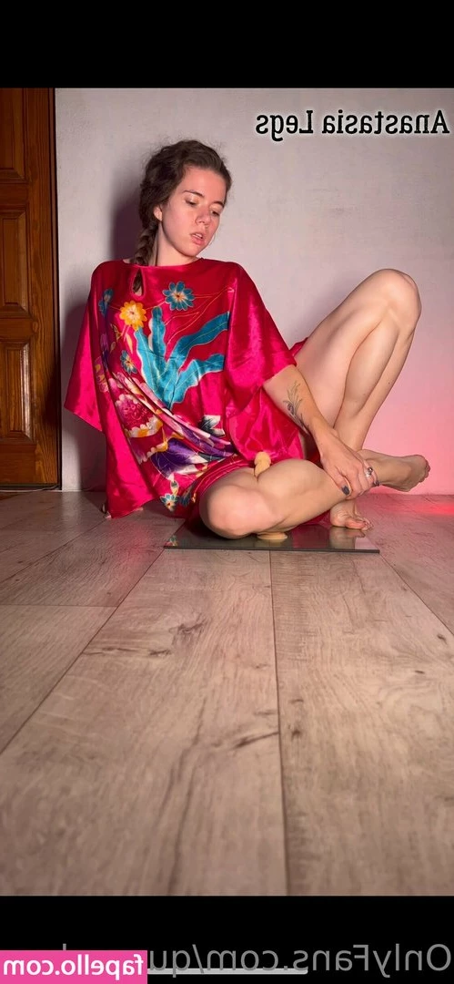queen.legs [ queen-legs ] - look up & worship me🧚🏼‍♀️