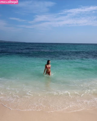 Jana Wetzel [ jana-wetzel ] - It is so tight