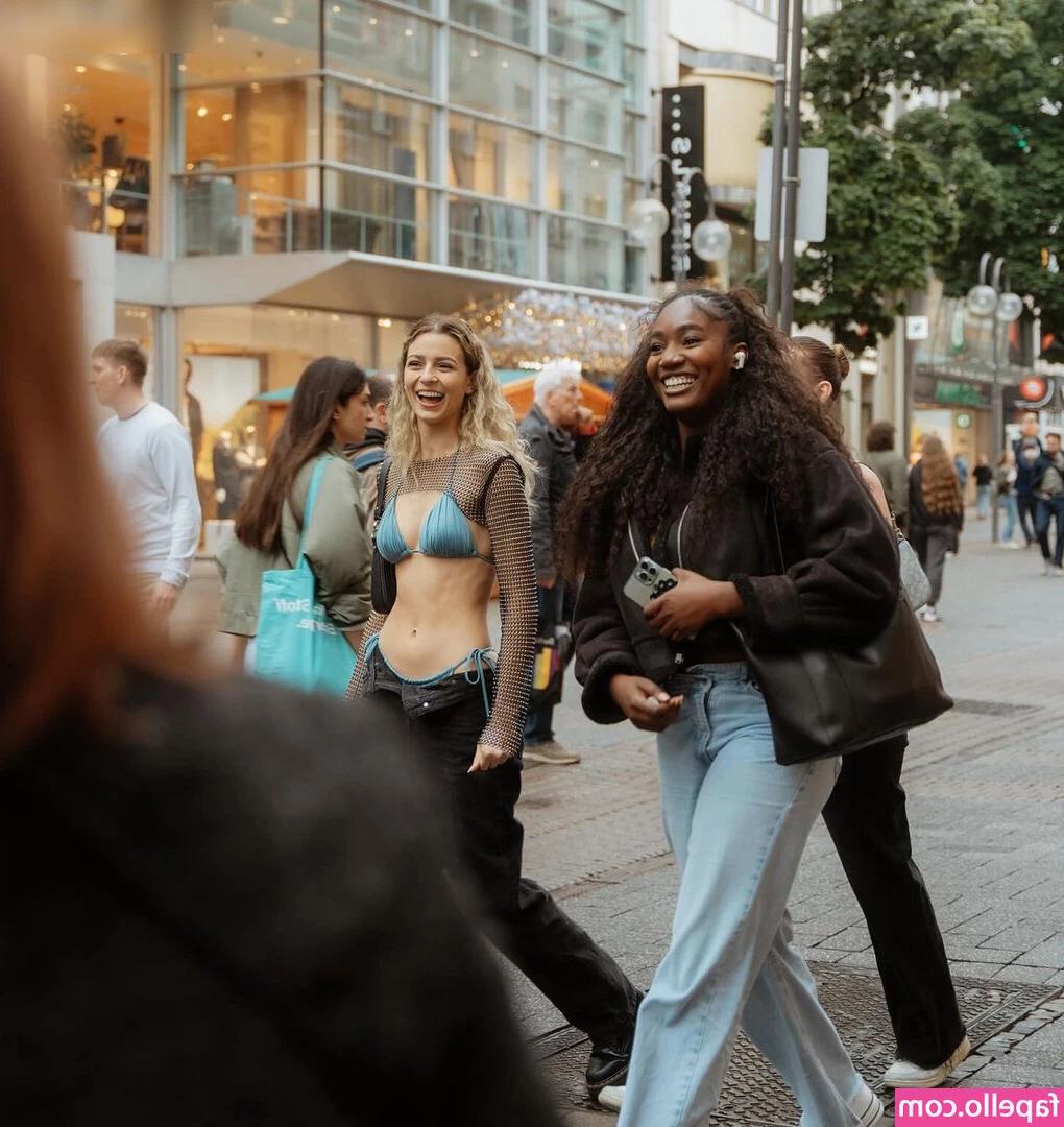 Jana Wetzel [ jana-wetzel ] - I get bored so I make dumb little videos  But the tits look great