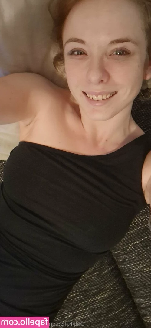 mia_ganz_privat [ mia-ganz-privat ] - I’m so horny today😏 Dm me and help me out?💦