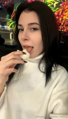 ella_malina [ ella-malina ] - Slapping my fat dick in your face