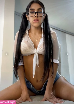 maddiekinky - Kaum kommt die Sonne raus liegt Thea direkt halbnackt am Teich!