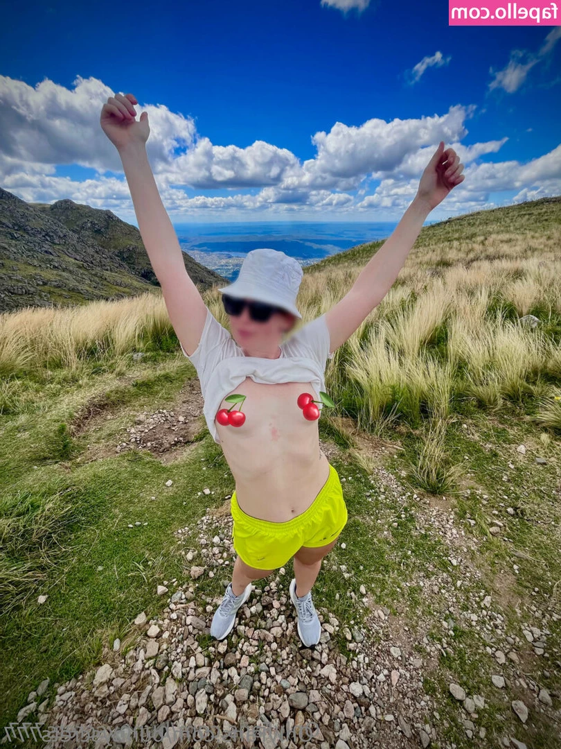 bunnyscrets777 - Abandoned hospital with a sexy naked girl  What more could you ask for