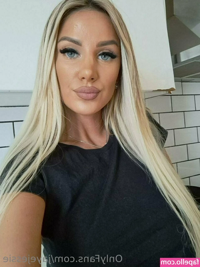 jayejessie - All of my looks fall into one of two categories: sexy robot or sexy