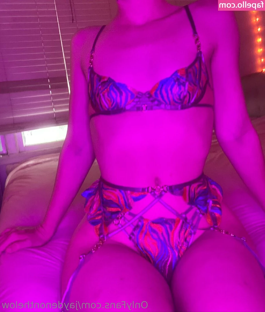 jaydenonthelow - Hiii I m Leah    I have a lot of messages here   so I ll leave you my