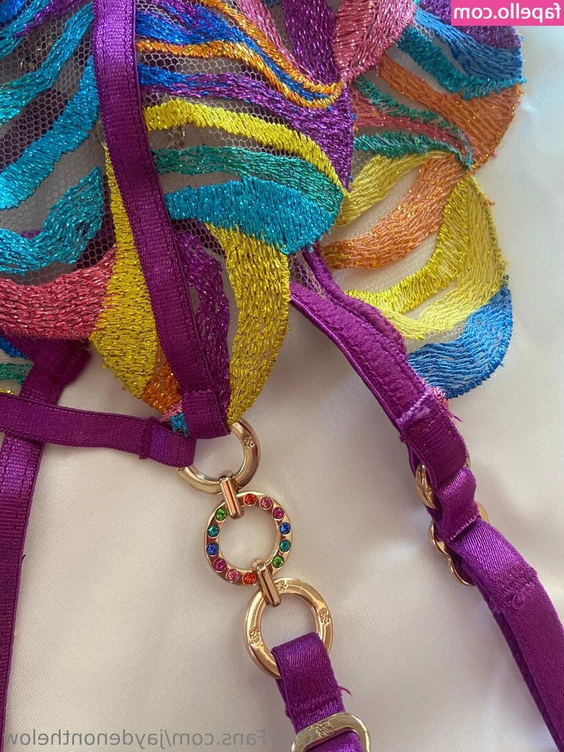 jaydenonthelow - Who s watching the football game today  I sure am  What s your guys