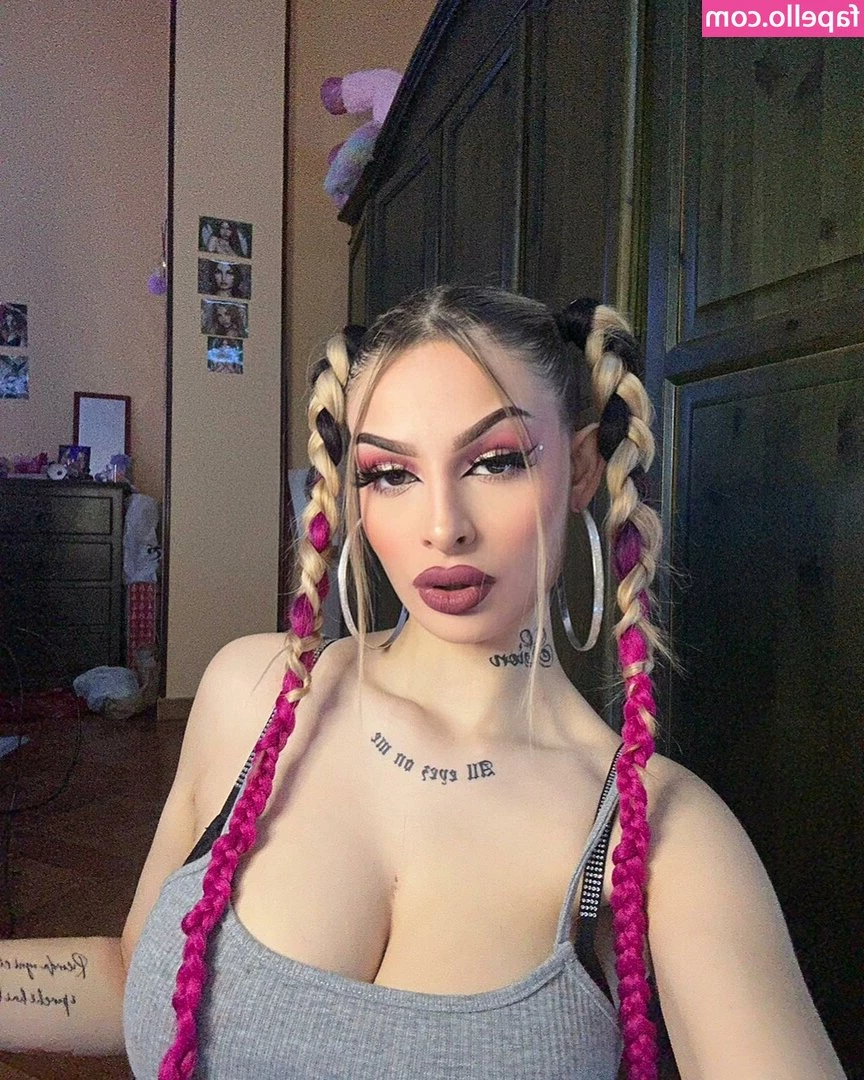 aliih.hx [ aliih-hx ] - come here baby nut on my butt