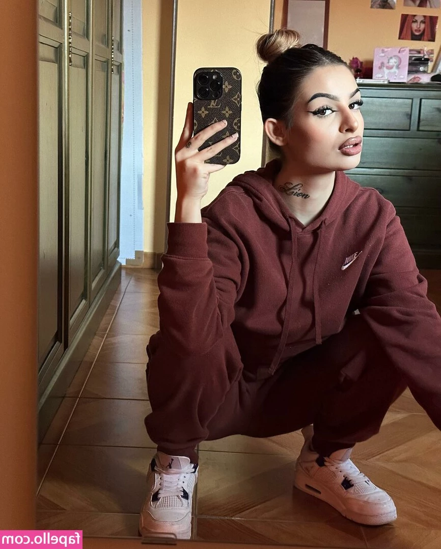 aliih.hx [ aliih-hx ] - Your late night snack 😋