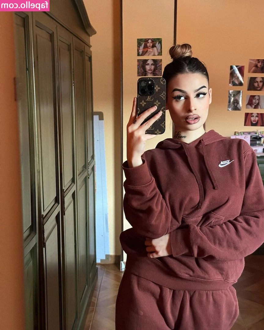 aliih.hx [ aliih-hx ] - I wanna strip for you..