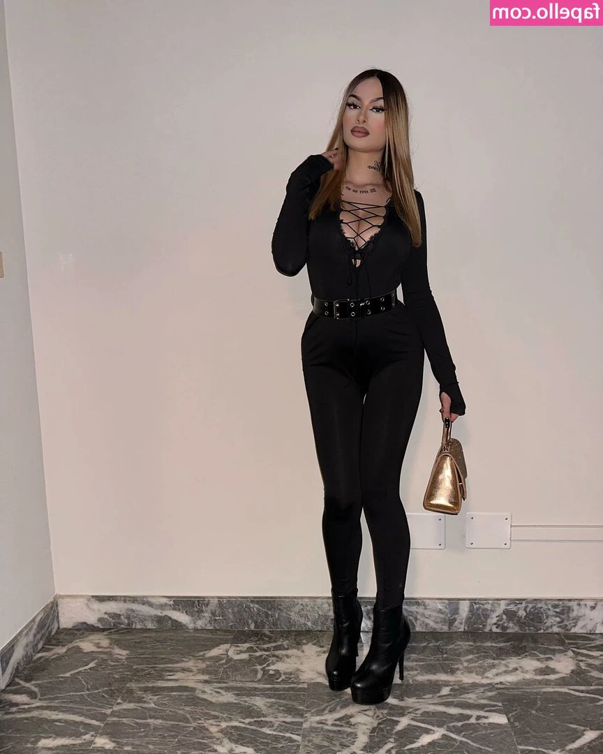 aliih.hx [ aliih-hx ] - Follow me as I watch a version of chatroulette and jerk off with