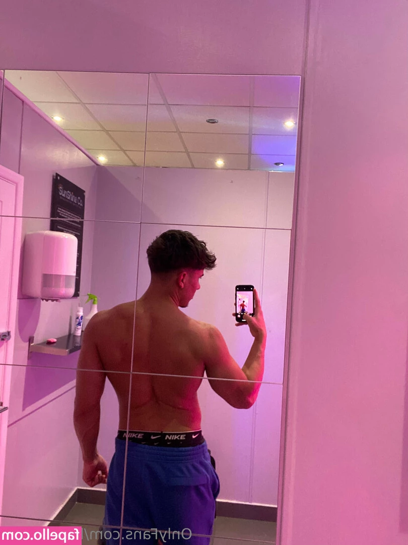 bigboybeni - omg🙈😛i miss you daddy! message me! 🫶🏻