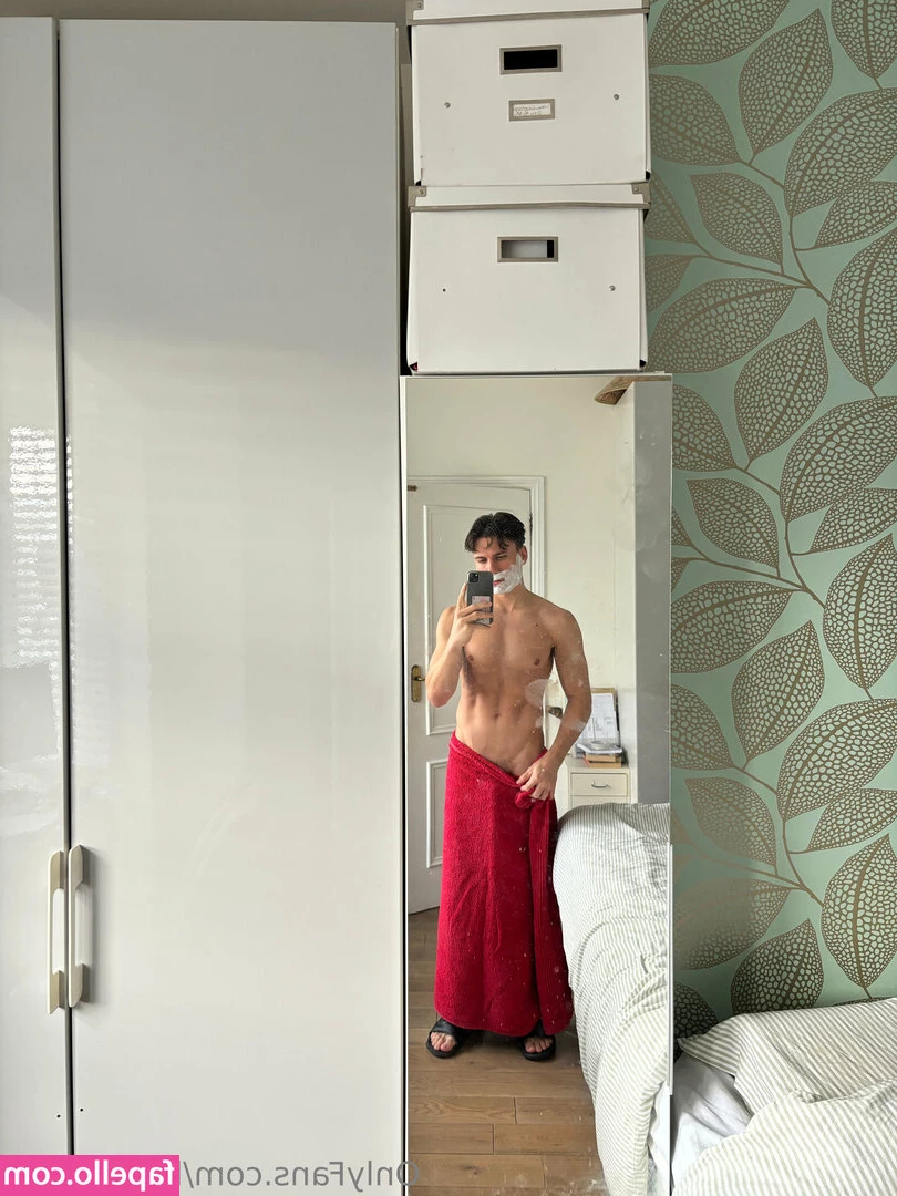 bigboybeni - Getting on chaturbate right now  Come see me