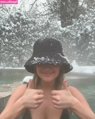 Kelsea Ballerini [ kelsea-ballerini ] - Nothing better than being naked in nature    well   maybe I could