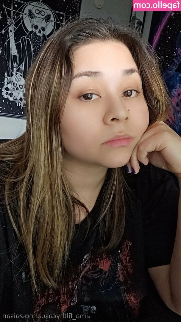 ima_filthycasual [ ima-filthycasual ] - Tongues out  tits out