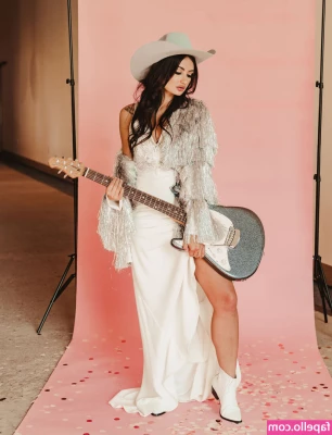 Kacey Musgraves [ kacey-musgraves ] - I’ll let you cum all over these if you promise to clean them off
