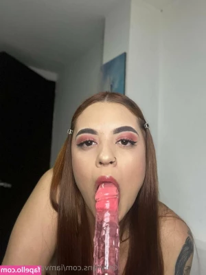 iamvalentinafox - Wanna play? DM me 🤪😘