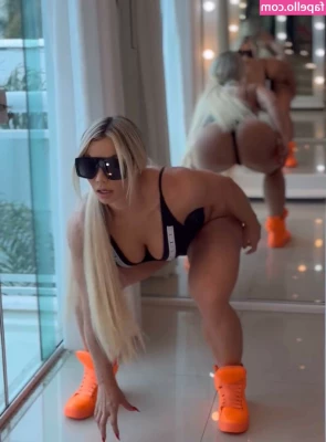 Vivi Winkler [ vivi-winkler ] - Mood- I wanna sit on your face