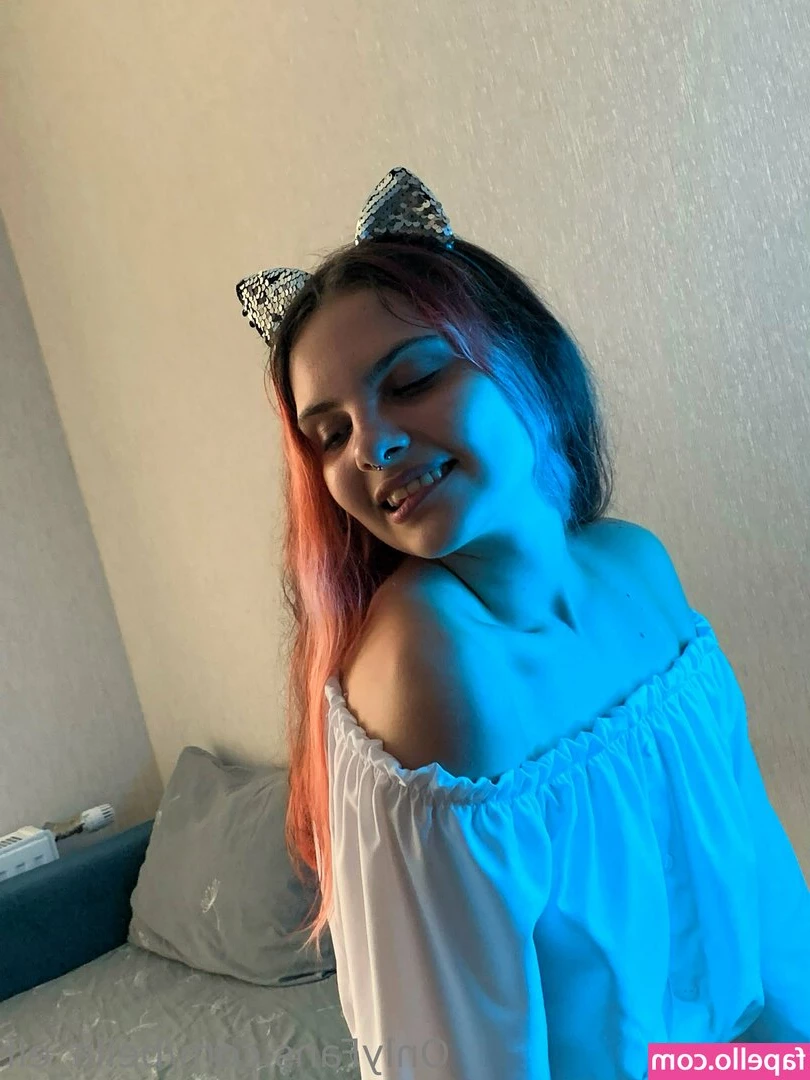 bella_elf [ bella-elf ] - I’ve been a very bad girl daddy! It’s time I take what I deserve