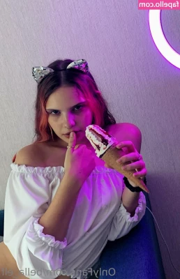 bella_elf [ bella-elf ] - https onlyfans com bratgoddessbritt Check out my sexy friend 