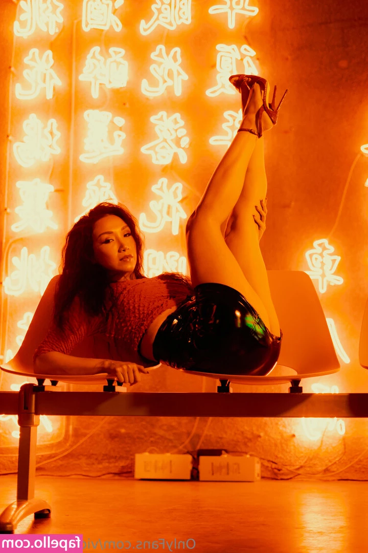 vickichasefans - Any West Ham fans??? Send me a $3 tip & I will send you a photo