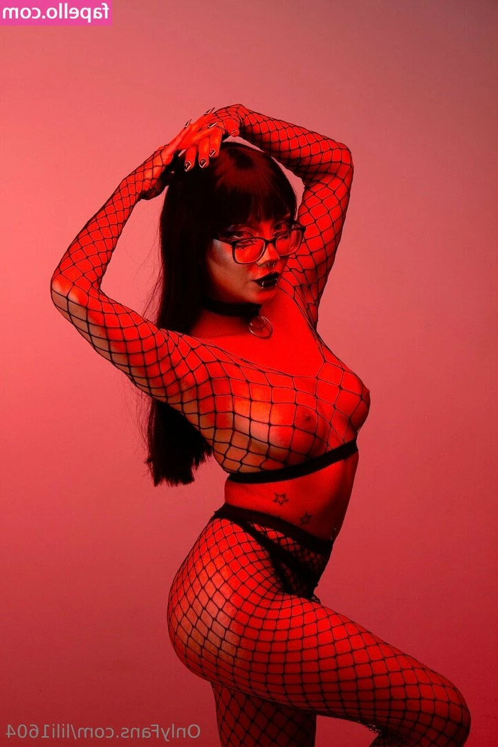 lili1604 - Piedi di lei Con leggins nero e décolleté