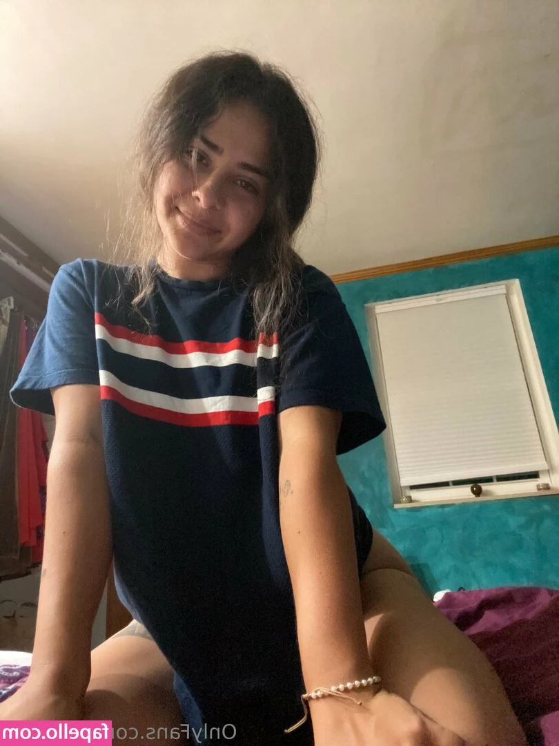 mommysapphiree - I get a lot requests for photos of my ass and my feet, hope this