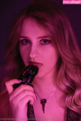 misskatarinafemdom - Cum over 💦🥰