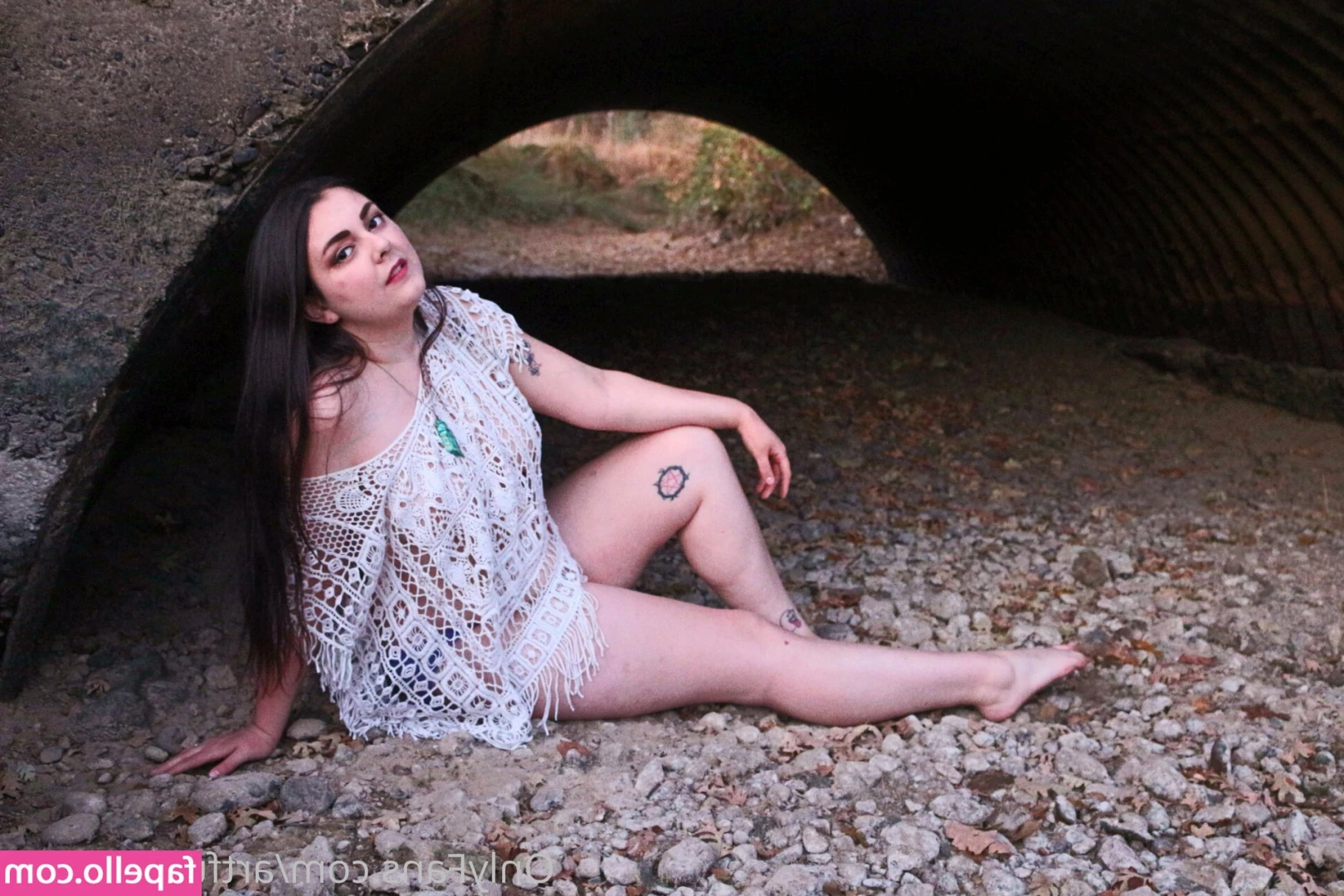 artful.defiance [ artful-defiance ] - I tried to take nudes in the snow today but it was so cold my phone