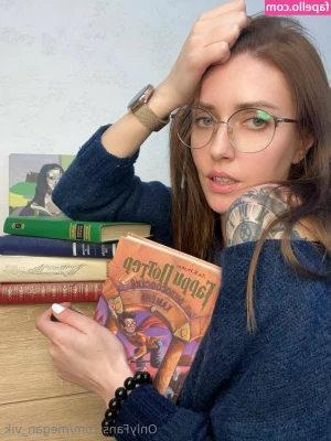 megan_vik [ megan-vik ] - Bored at work  Send me a tip for a special surprise in your inbox