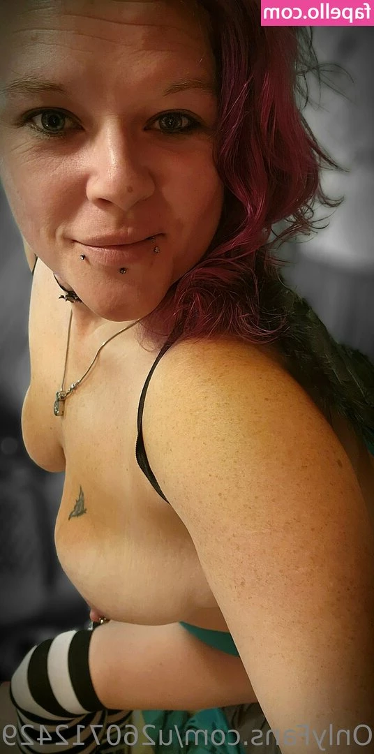 u260712429 - 01-01-2019 - 15 minute deep throat with nipple clamps