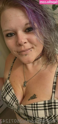 u260712429 - Daddy’s lil bitch 💋🐾 @kingplanebaby take me for a walk! 😠