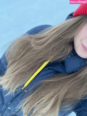 naughty_nea [ naughty-nea ] - Do you like how yellow looks on me    It looks nice on my honey pot
