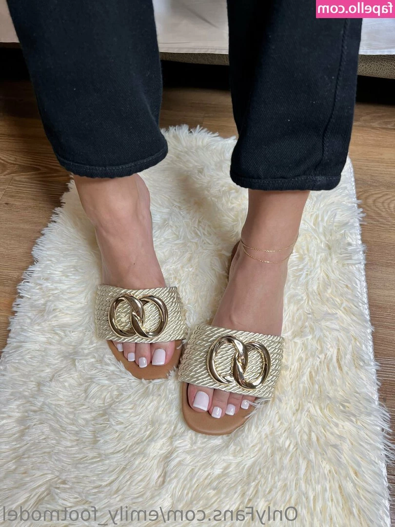 emily_footmodel [ emily-footmodel ] - Happy valentines day my loves