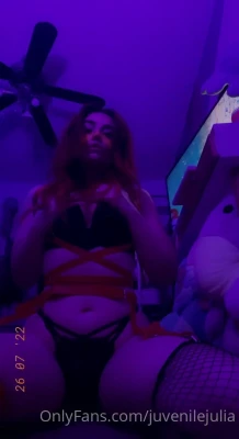 juvenilejulia - Plug anal no cuzinho pra deixar a ppk meladinha 🔥🔥🤤
