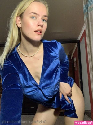 blondiepolly - I am so horny right now oh my god