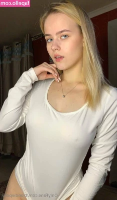 blondiepolly - Merry Crimmus! New selfie content coming soon and livestream before