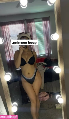 Lynniequin - A little tease after my shower 😉🚿