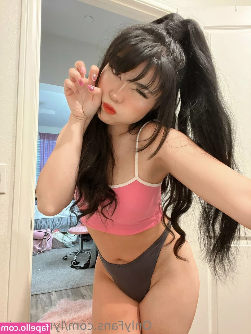 Lynniequin - My boyfriend turned me into a toaster strudel