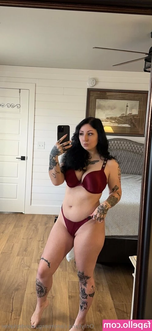 morgueundertaker - Morning . Heres my boob ANd pretty toes 🤗☺️