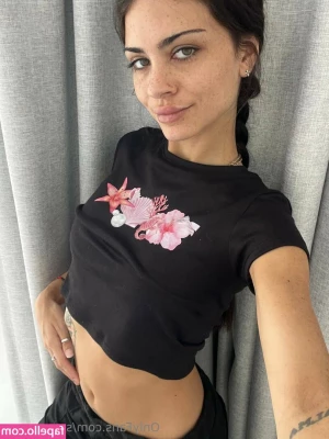 sarayvegas - I just love watching her take all my dick she looks so sexy and is