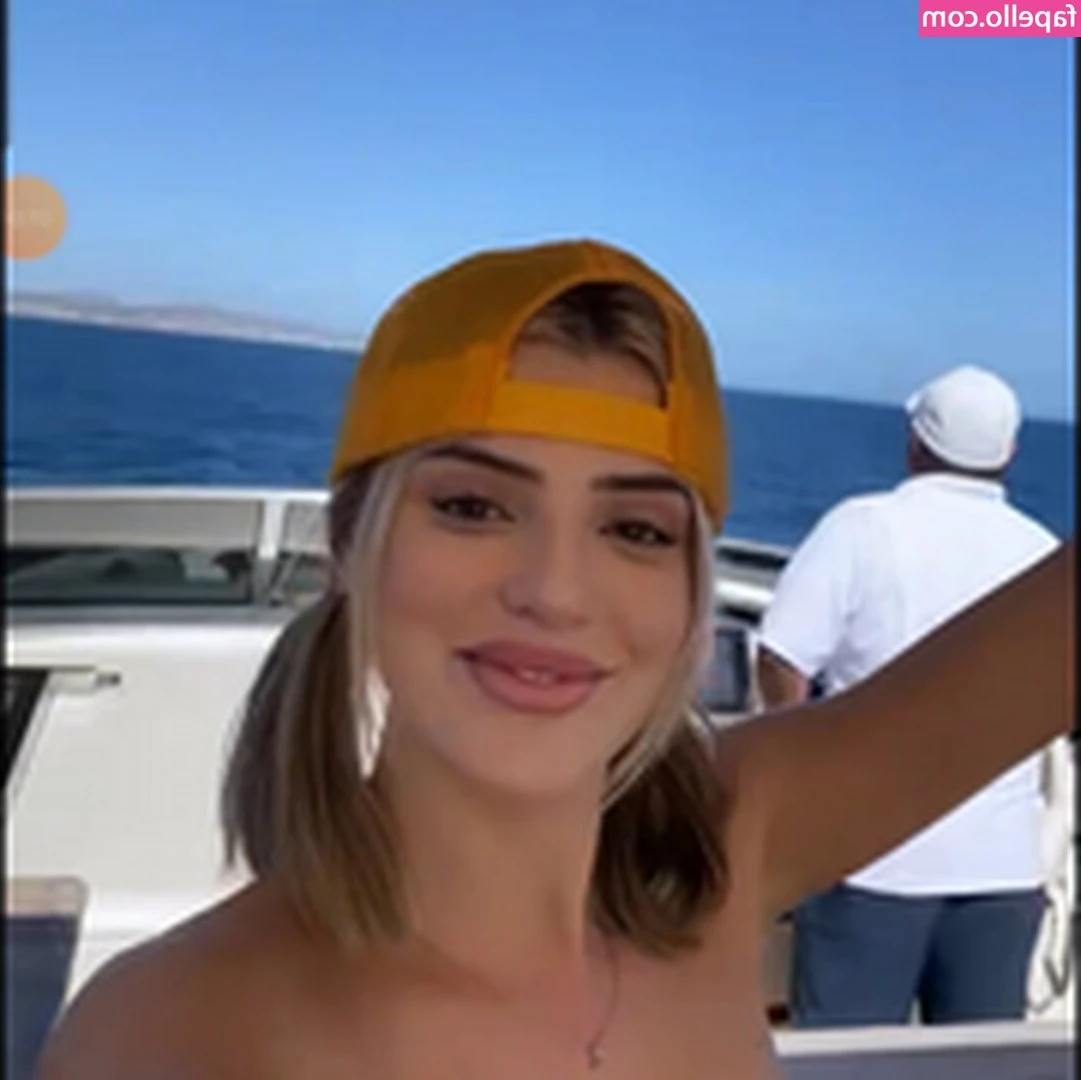 Alissa Violet [ alissa-violet ] - Trying to be cute in the tub