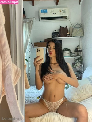 zoedegrassii - New video today Come watch me fuck my favorite cock before shower