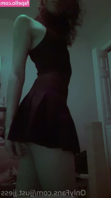 jjust.jjess [ jjust-jjess ] - wanna come cuddle w me? 🖤