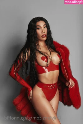 giagunnofficial - julyhotblonde