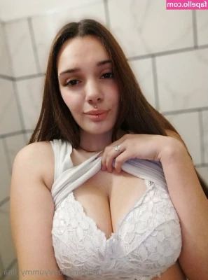 yummy_lina [ yummy-lina ] - Want me to take you to school? 🤓