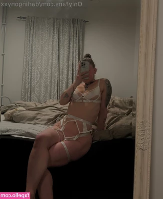darlingonyxx - Your head between my legs