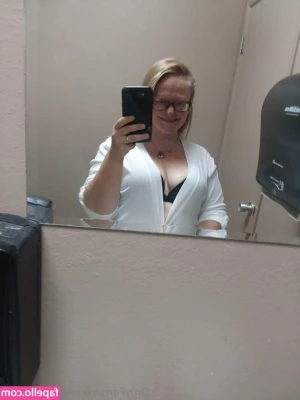 queengreeneyes420 - Morning wood can only be cured in one way