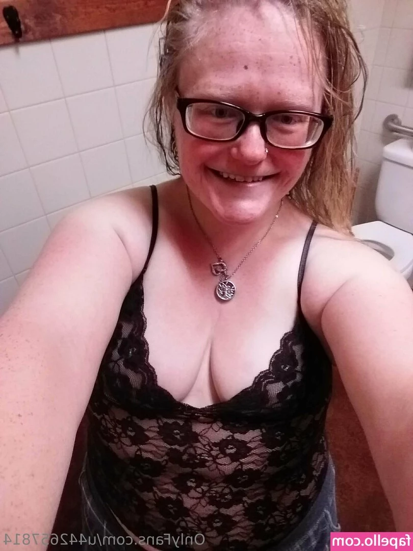 queengreeneyes420 - 20 pics 💕 cute outfit and fuchsia bby doll lingerie set. LOTS of