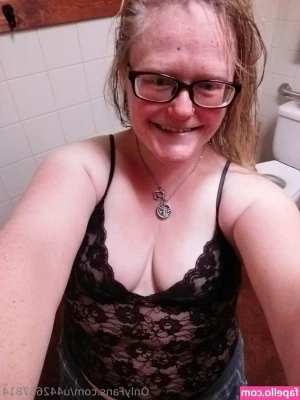 queengreeneyes420 - 20 pics 💕 cute outfit and fuchsia bby doll lingerie set. LOTS of