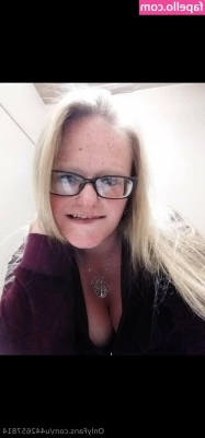 queengreeneyes420 - Going with the Husker colors today !